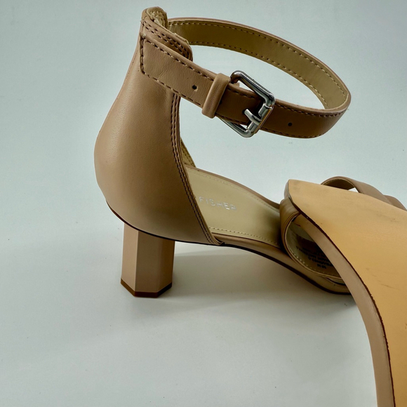 NWT Marc Fisher Nude Heels Size 10M - Picture 7 of 8